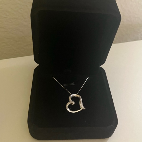 14k white gold diamond heart pendant necklace - Picture 2 of 4